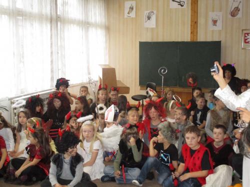 Sv. Mikuláš v ZŠ (3. 12. 2015)