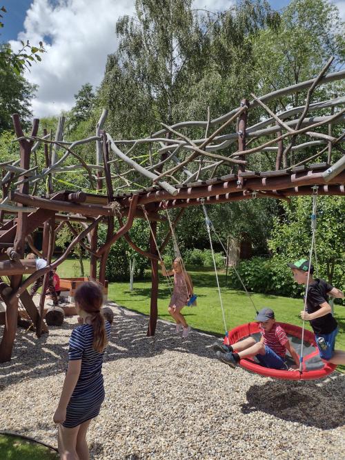 Návštěva u Bernášků a u Mentů