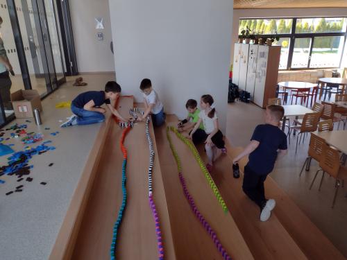 Stavby z dominových kostek céčkařů